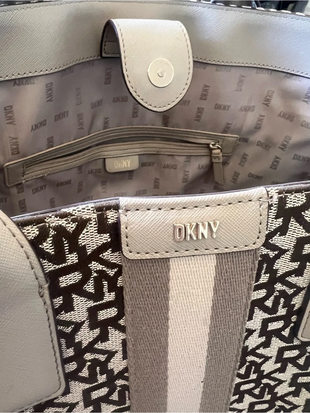 DKNY Beige & Brown Logo Tote Bag / carlita